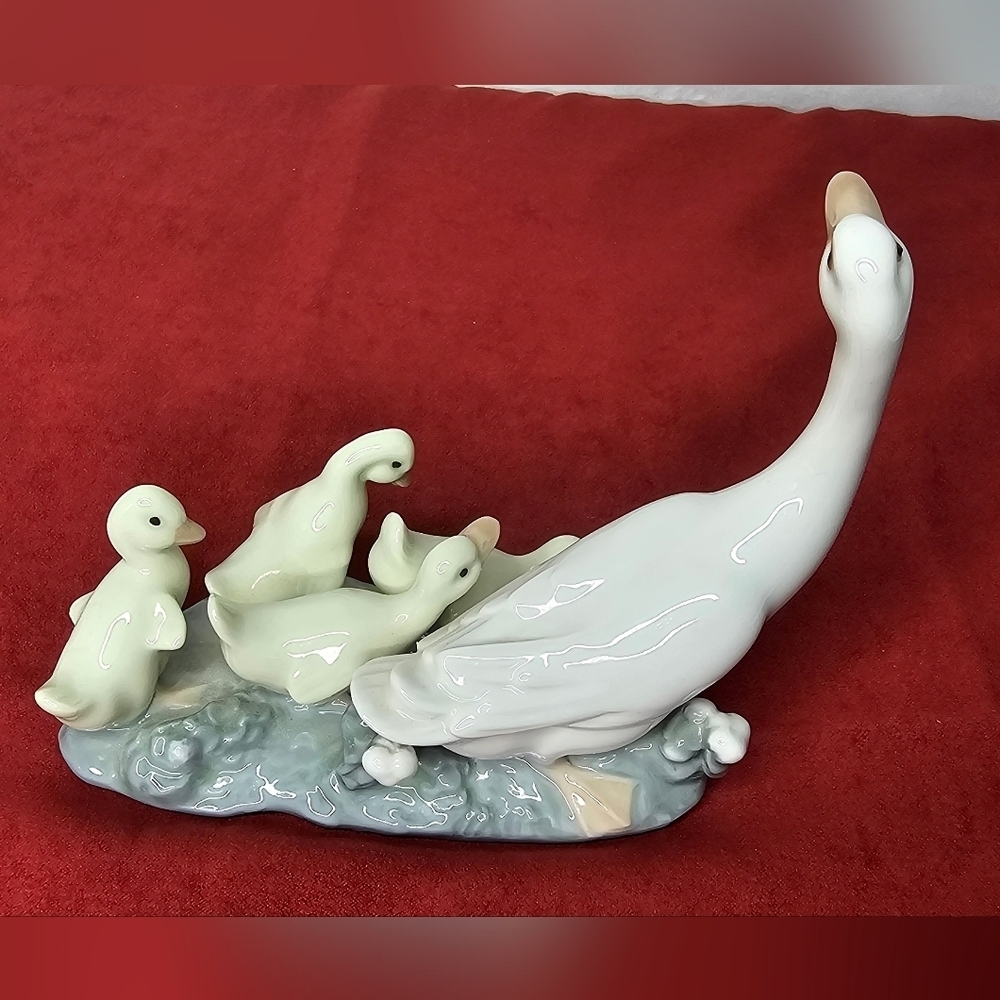 LLADRÓ “Little Ducks After Mother” EUC - Picture 3 of 12